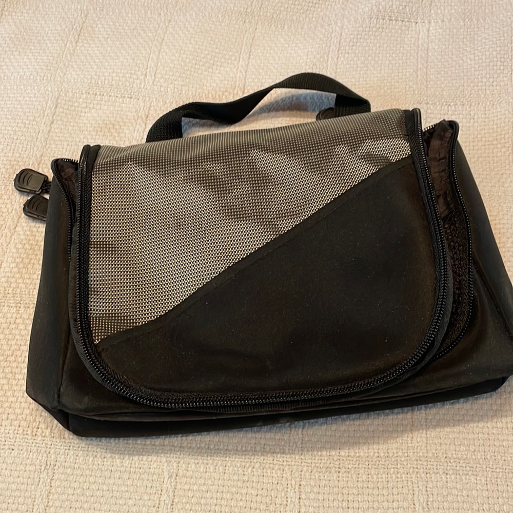 Travel toiletry kit